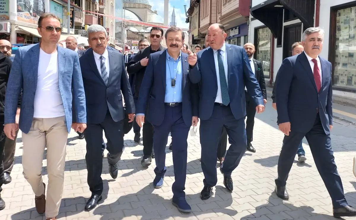 TOBB Başkanı Hisarcıklıoğlu, Vezirköprü\'de ziyaretlerde bulundu