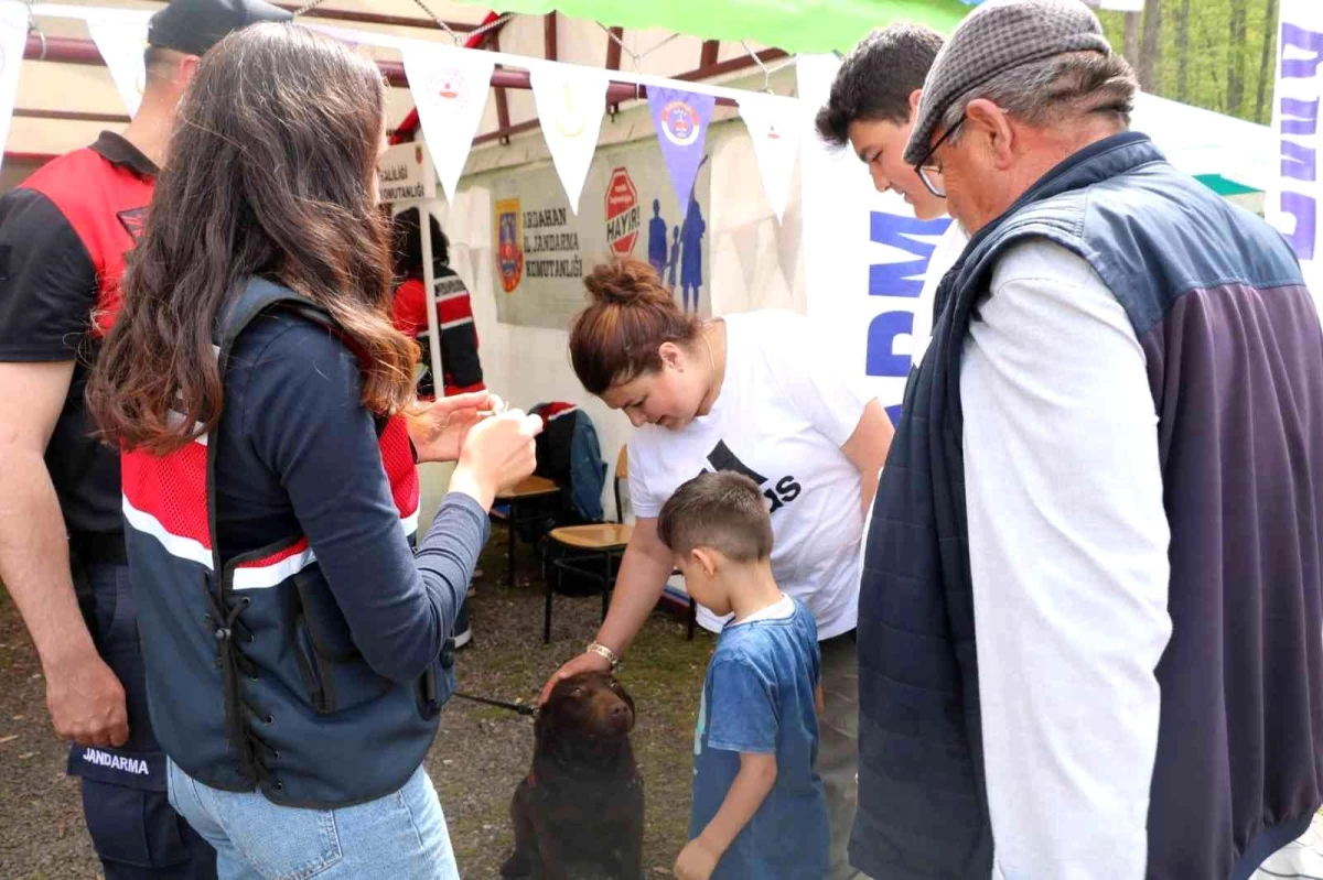 Ardahan\'da "en iyi narkotik polisi anne" ve "KADES" uygulaması tanıtıldı