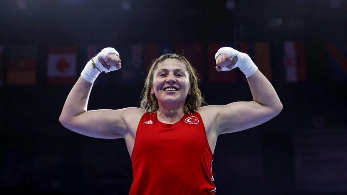 Milli boksörler Buse Naz Çakıroğlu, Ayşe Çağırır, Hatice Akbaş, Busenaz Sürmeneli ve Şennur Demir dünya şampiyonu oldu