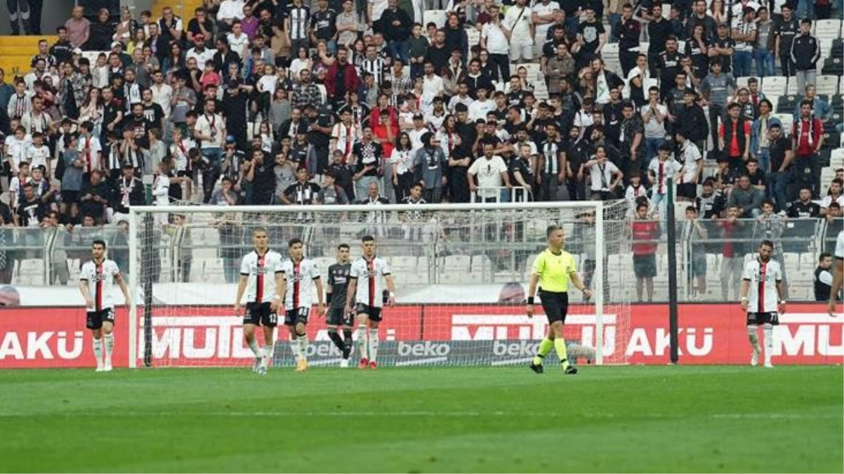 Dolmabahçe\'de dikkat çeken misafir! Beşiktaş\'ın transfer listesindeki futbolcu maçı tribünden izledi
