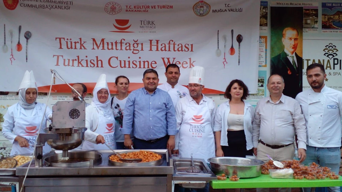 Fethiye\'de "Türk Mutfağı Haftası" açılışında turistlere lokma ve şerbet ikramı