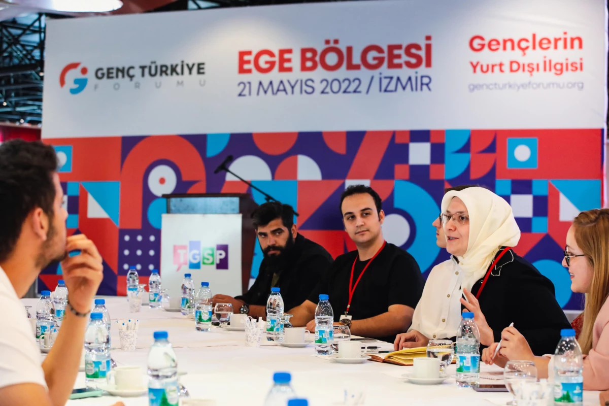 Genç Türkiye Forumu\'nun İzmir ayağı yapıldı