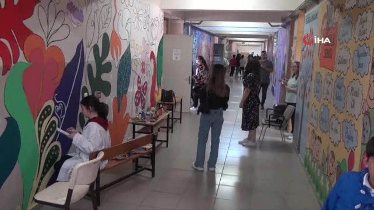 İlkokulun koridoru sanat sokağı oldu