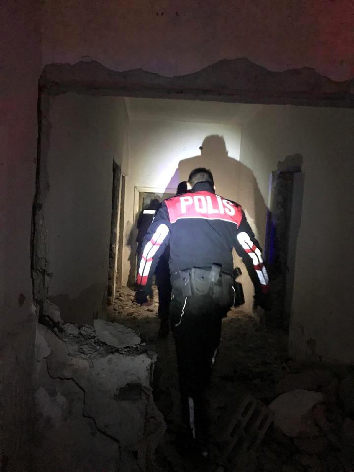 Metruk bina uygulamasında hırsızlık şüphelisi 45 kişi yakalandı
