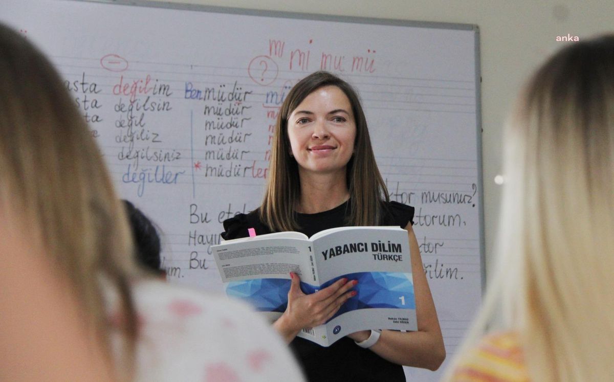 Mezitli'de Yaşayan Ukraynalılar Gönüllü Evinde Türkçe Öğreniyor