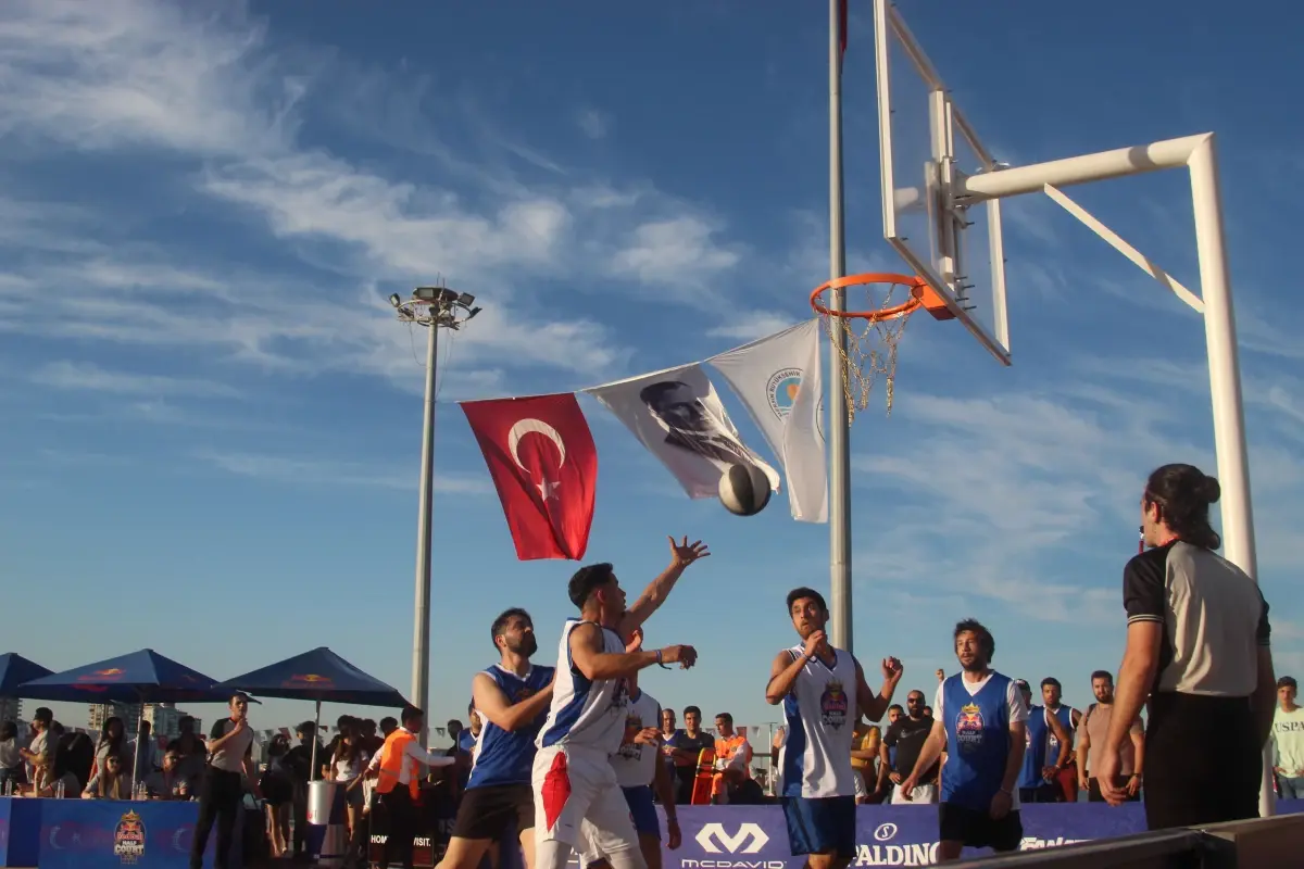 Red Bull Half Court'ta ilk eleme heyecanı Mersin'de yaşandı