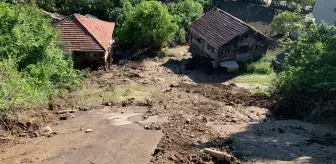 Sinop'ta Meydana Gelen Heyelanda 2 Ev 1 Samanlık Zarar Gördü