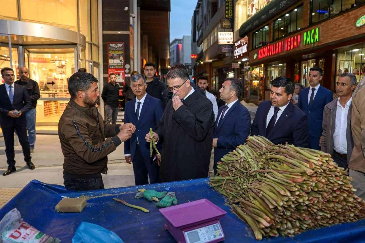 Vali Balcı esnafı ziyaret edip uçkunun tadına baktı