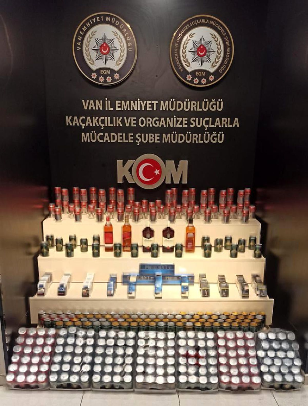 Van\'da kaçak içki ve sigara ele geçirildi