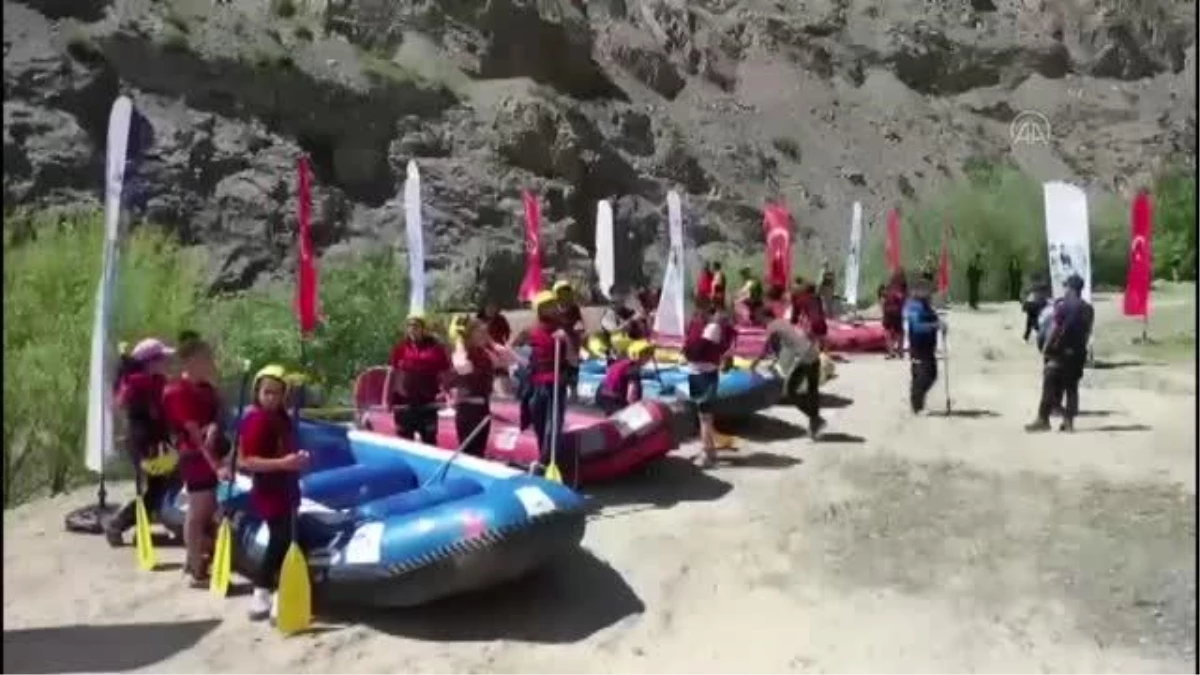 Zap Suyu\'nda rafting heyecanı yaşandı