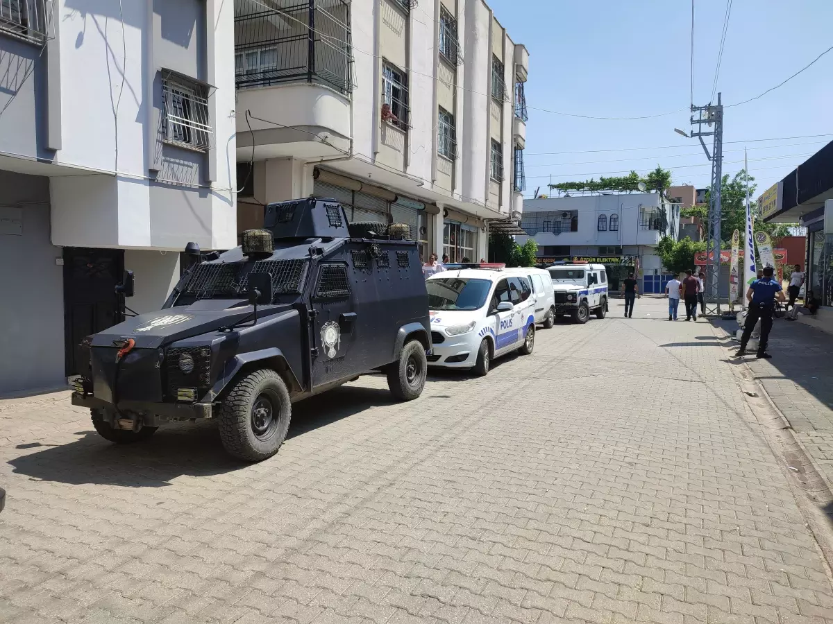 Adana merkezli gündüz düzenlenen uyuşturucu operasyonunda yakalanan 5 zanlı tutuklandı