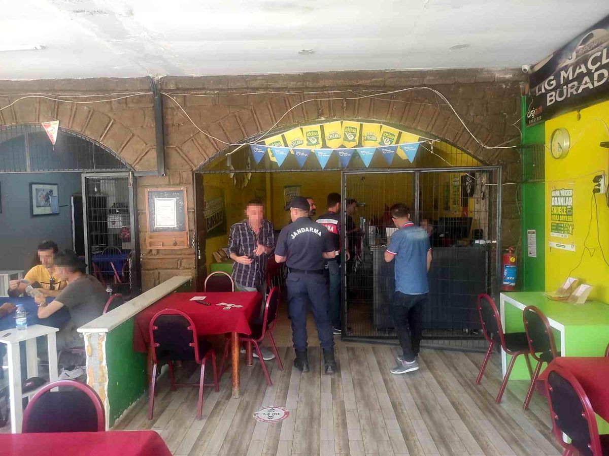 Antalya\'da jandarmadan yasa dışı bahis, kumar, tombala denetimi