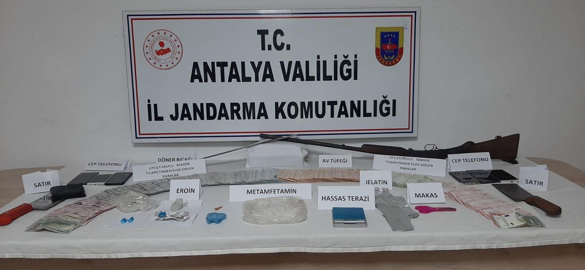 Antalya\'da uyuşturucu operasyonunda 8 şüpheli yakalandı