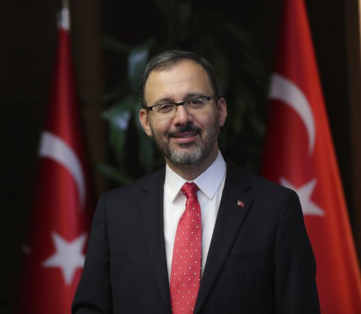 Bakan Kasapoğlu\'ndan VakıfBank Kadın Voleybol Takımı\'na tebrik