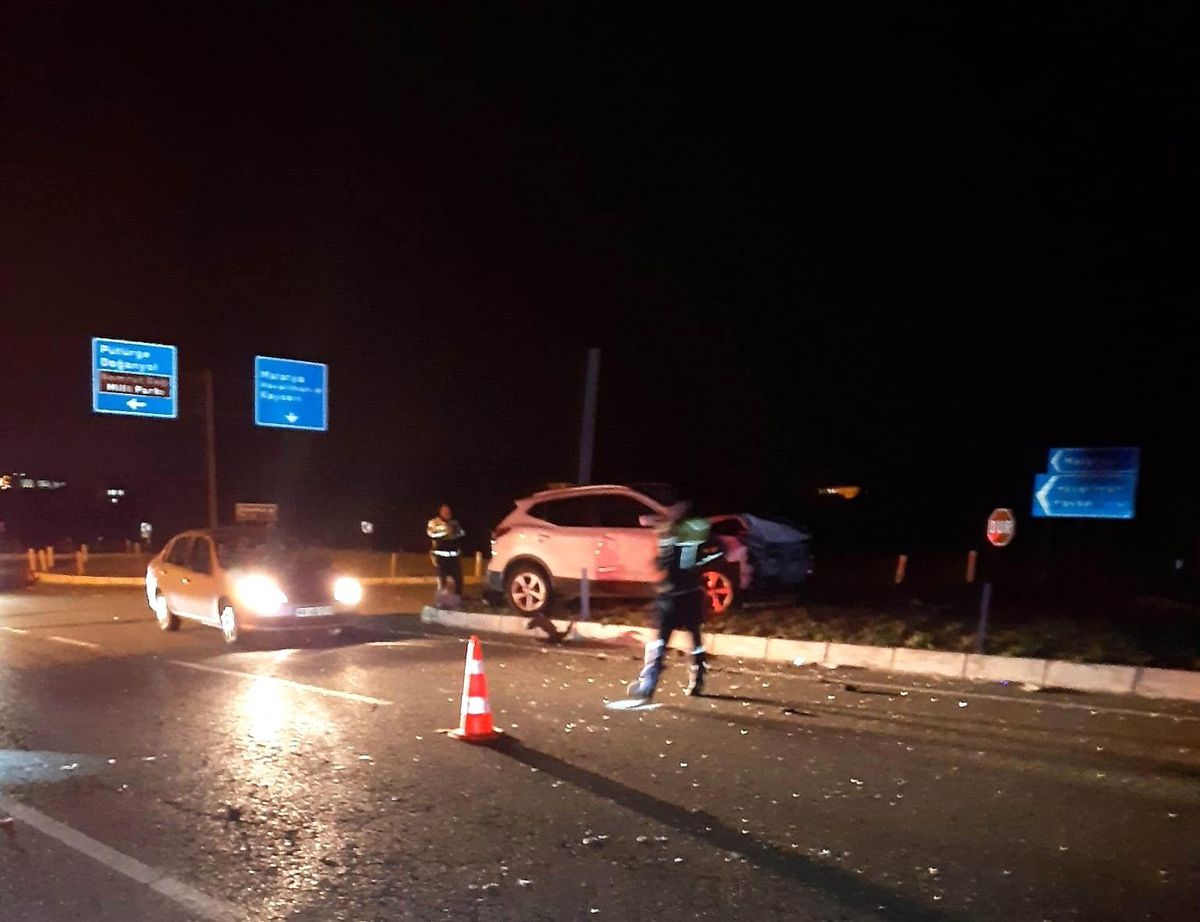 Ciple otomobil çarpıştı: 7 yaralı