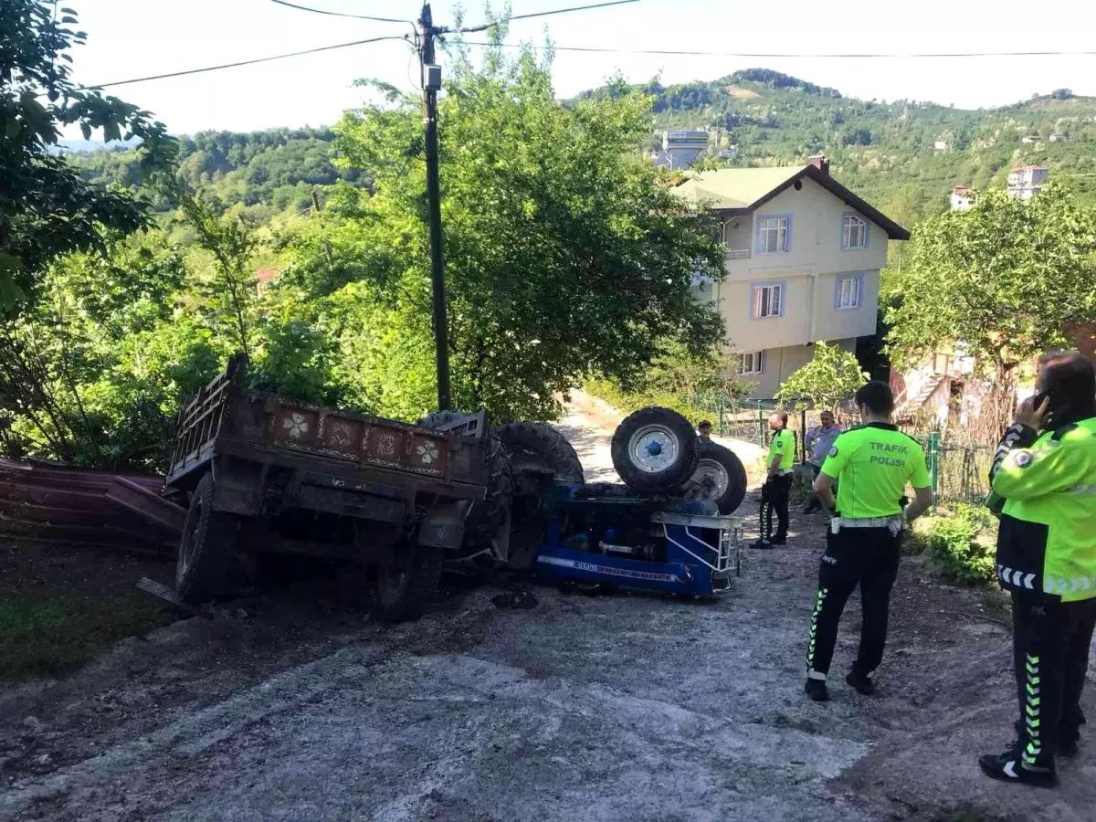 Devrilen traktörün altında kalan sürücü hayatını kaybetti