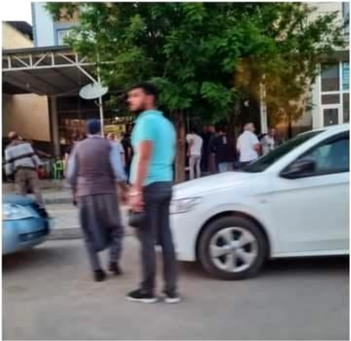Diyarbakır\'da iki grup arasında silahlı kavga: 1 ölü, 4 yaralı