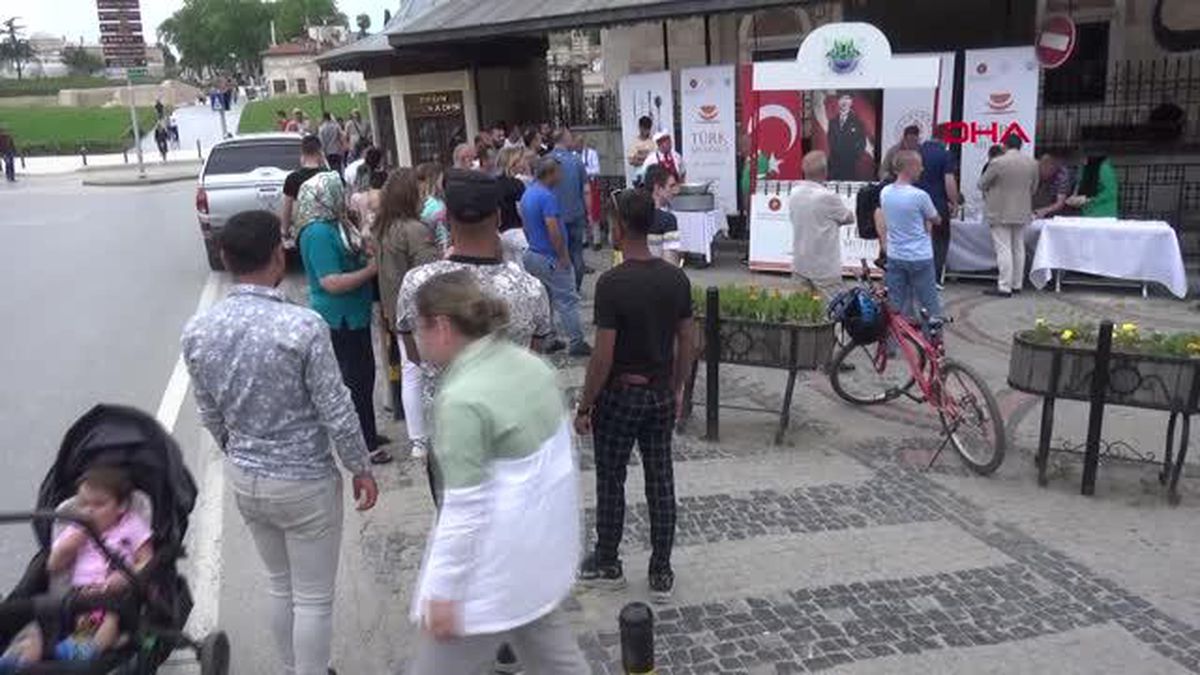 EDİRNE'DE DAĞITILAN 300 KİLO CİĞER, 10 DAKİKADA TÜKENDİ