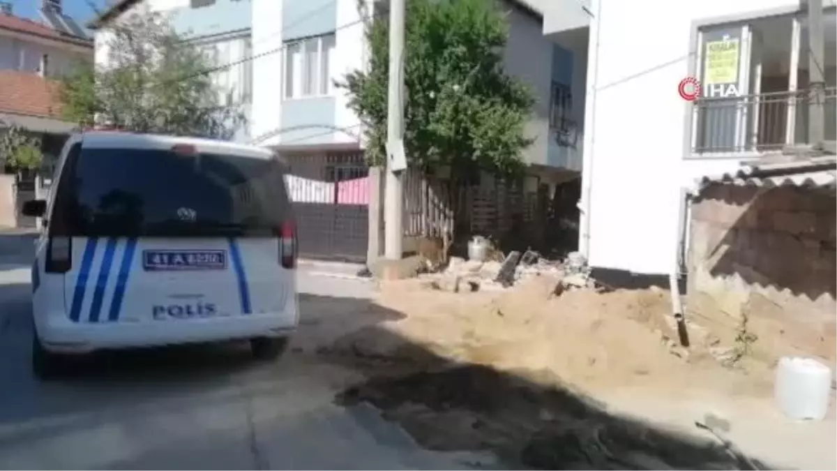 Evine balkon yapmak isterken düşen yaşlı adam yaralandı