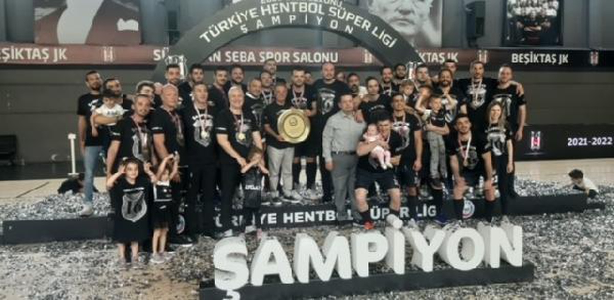Hentbol Erkekler Süper Ligi şampiyonu Beşiktaş kupasını aldı