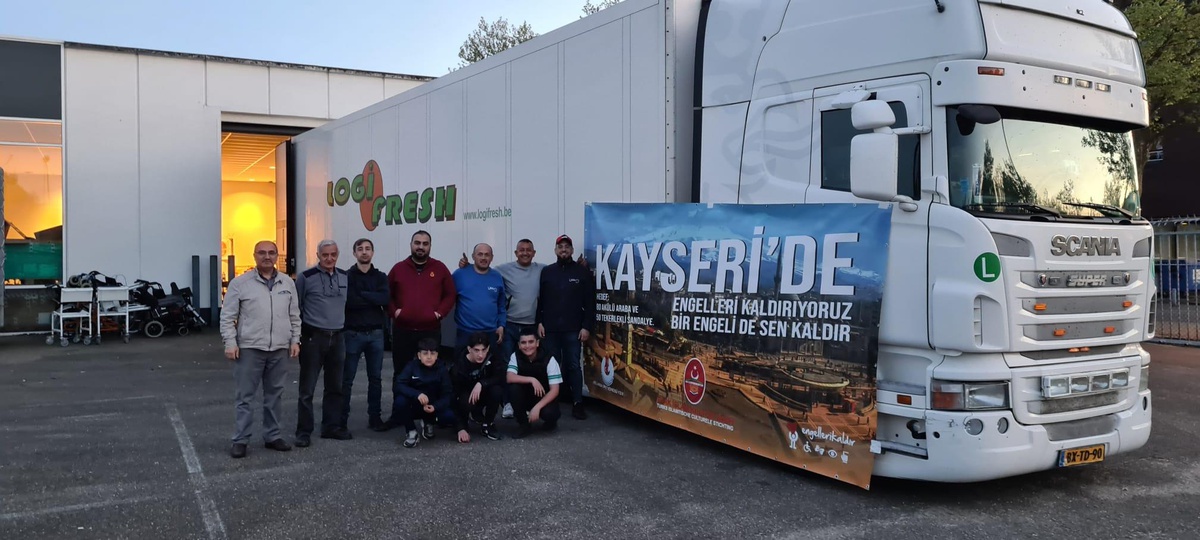 Hollanda\'daki Türklerden 285 engelliye akülü ve tekerlekli sandalye yardımı