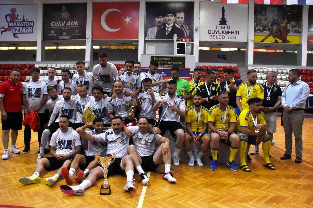 İzmir\'de Bosna Hersek rüzgarı