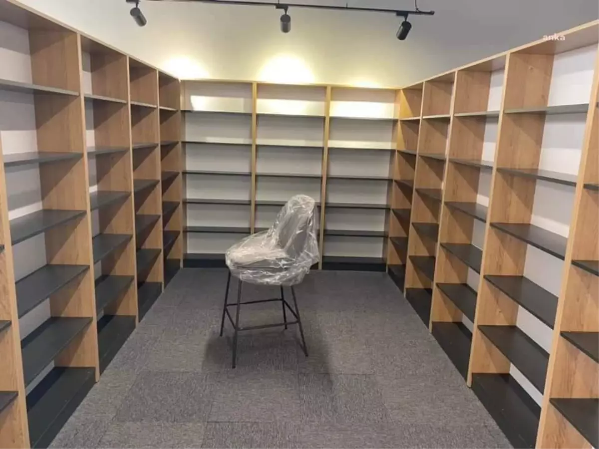 İzmit Belediyesi Atölyeleri, Belsa Plaza Kütüphanesi İçin Çalışıyor