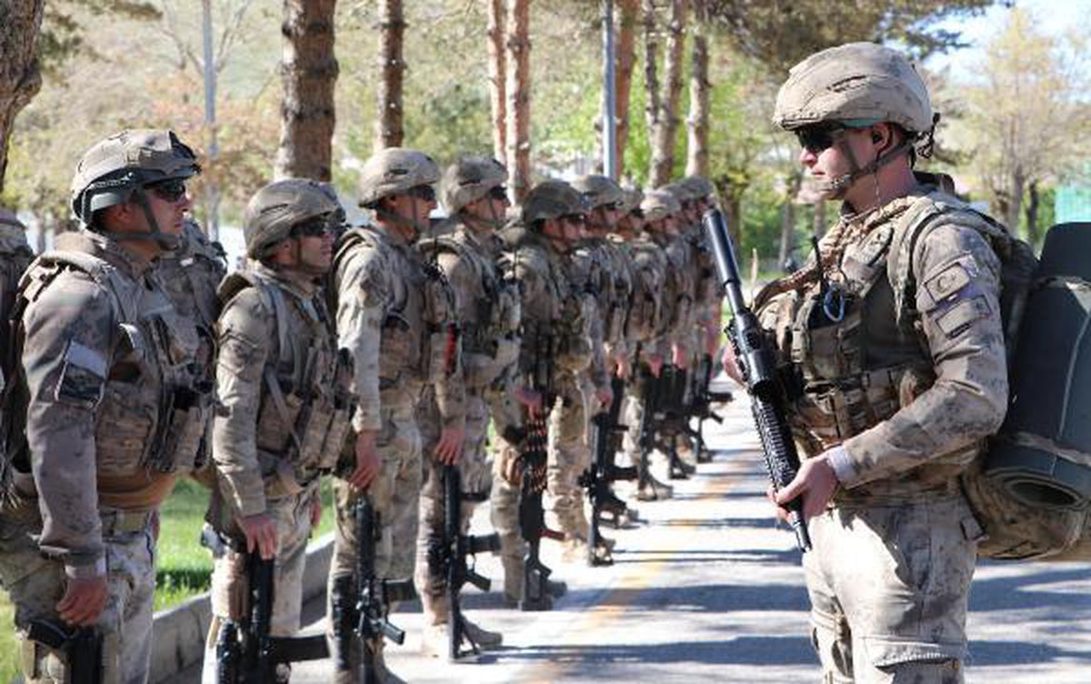KAÇAK GÖÇMENLERİN SINIRDA VE DENİZDE YAKALANMA ANLARI KAMERADA