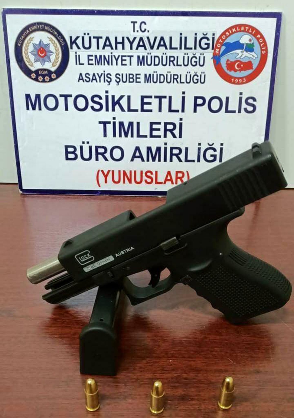 Kütahya\'da bir araçta ruhsatsız tabanca ele geçirildi
