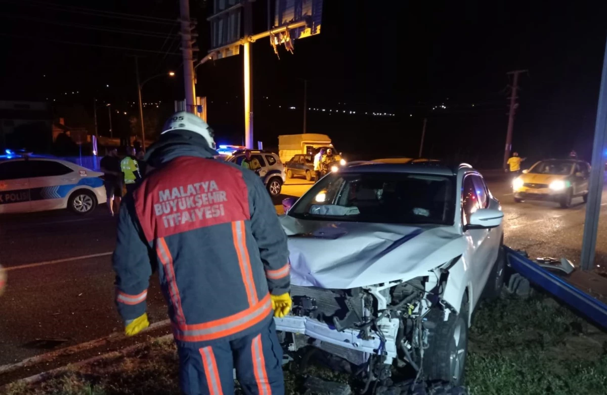 Malatya\'da iki otomobilin çarpıştığı kazada 7 kişi yaralandı