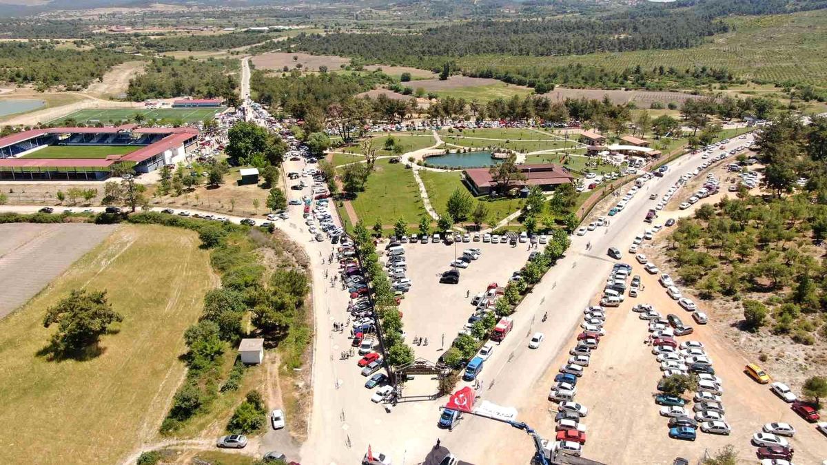 Modifiye araçlar Ortaköy\'de görücüye çıktı