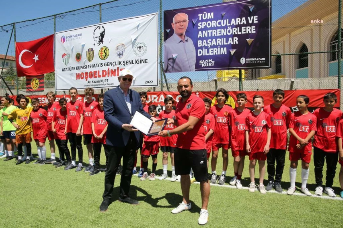 Odunpazarı Belediyesi Tarafından Düzenlenen "Atatürk Kupası U-13 Futbol Turnuvası" Tamamlandı