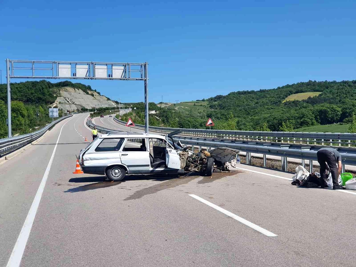 Otomobilin parçalandığı kazada 2 kişi yaralandı