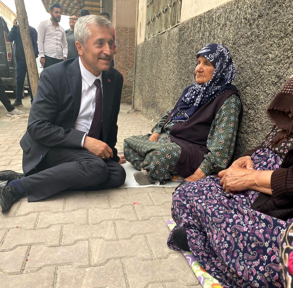 Tahmazoğlu vatandaşları yalnız bırakmıyor