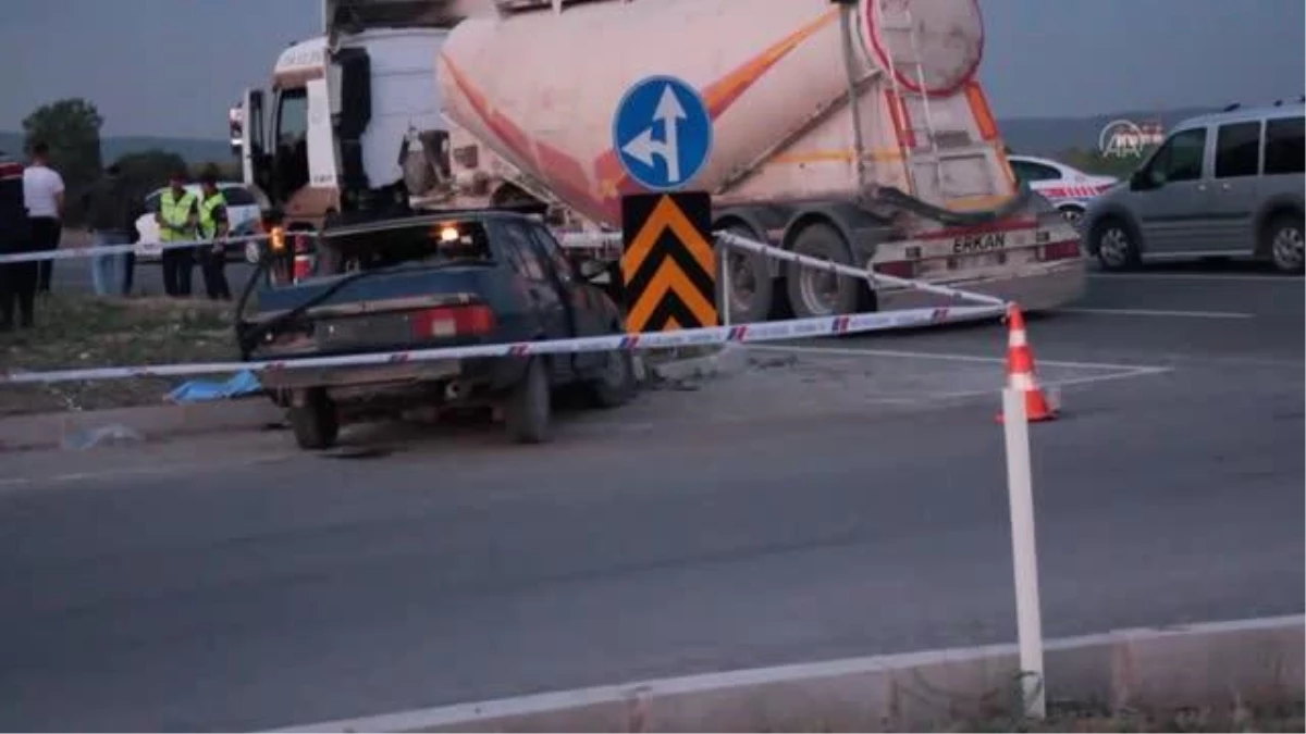 Tankerle otomobil çarpıştı, 1 kişi öldü, 4 kişi yaralandı