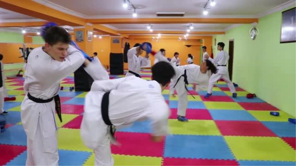 Üç Türkiye şampiyonluğu bulunan milli karateci Avrupa\'da zirveyi hedefliyor