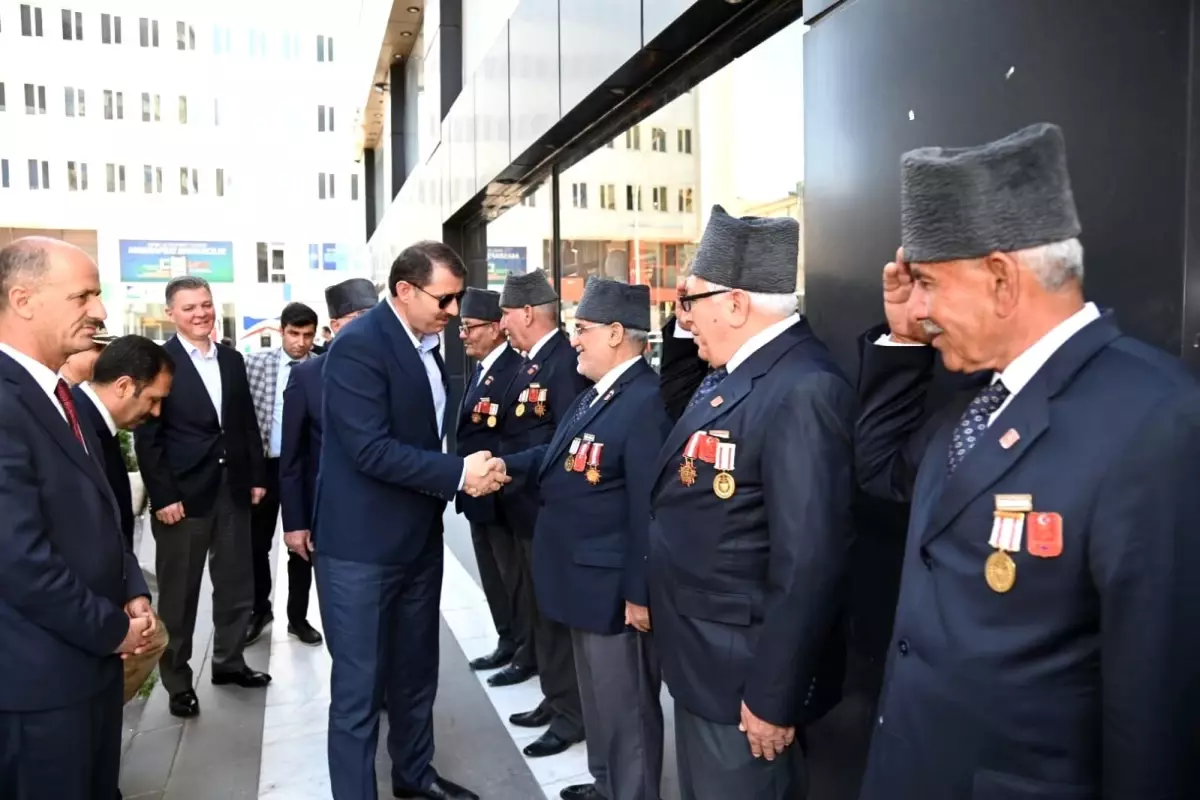 Vali Ayhan'dan şehit ve gazi derneklerine ziyaret