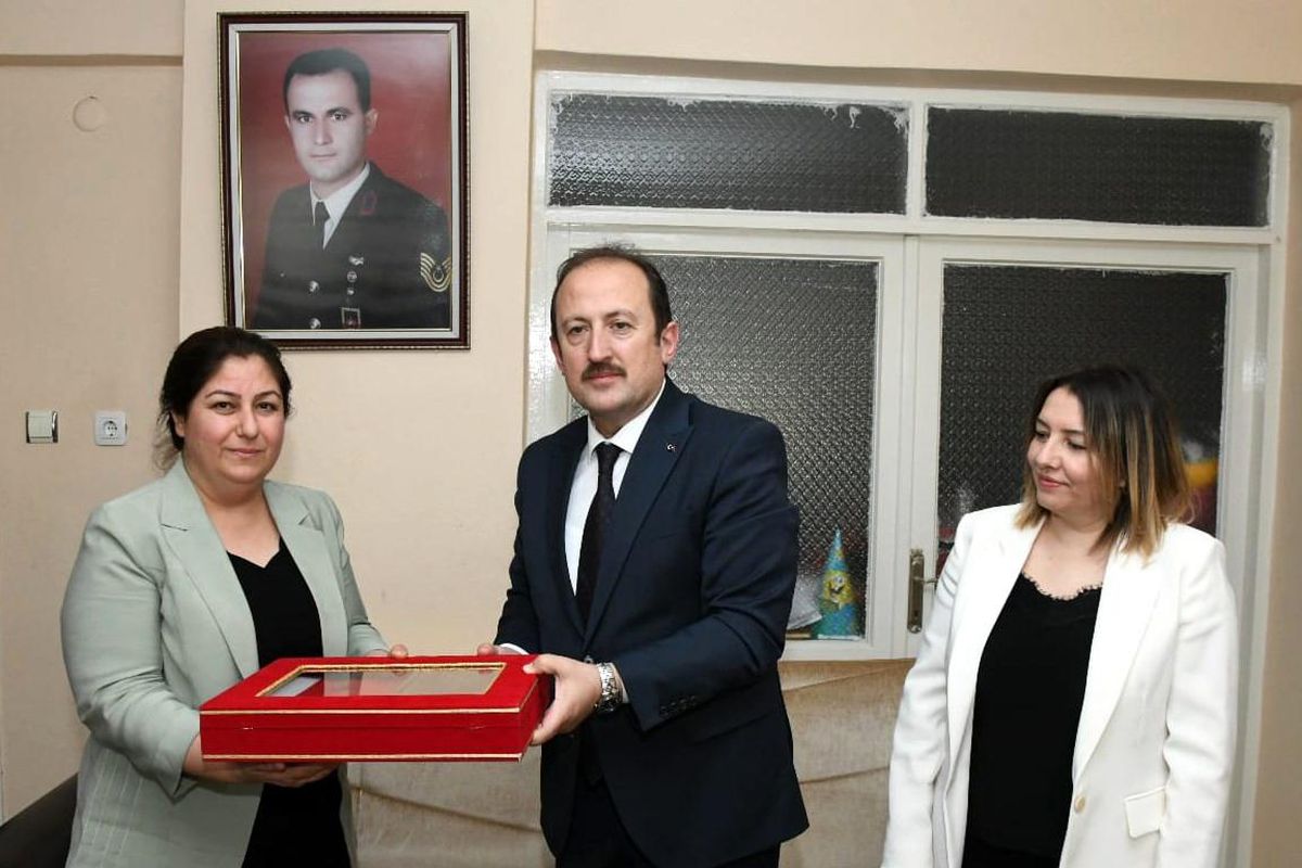 Vali Pehlivan, Mersin\'deki ilk ziyaretini şehit ailesine yaptı
