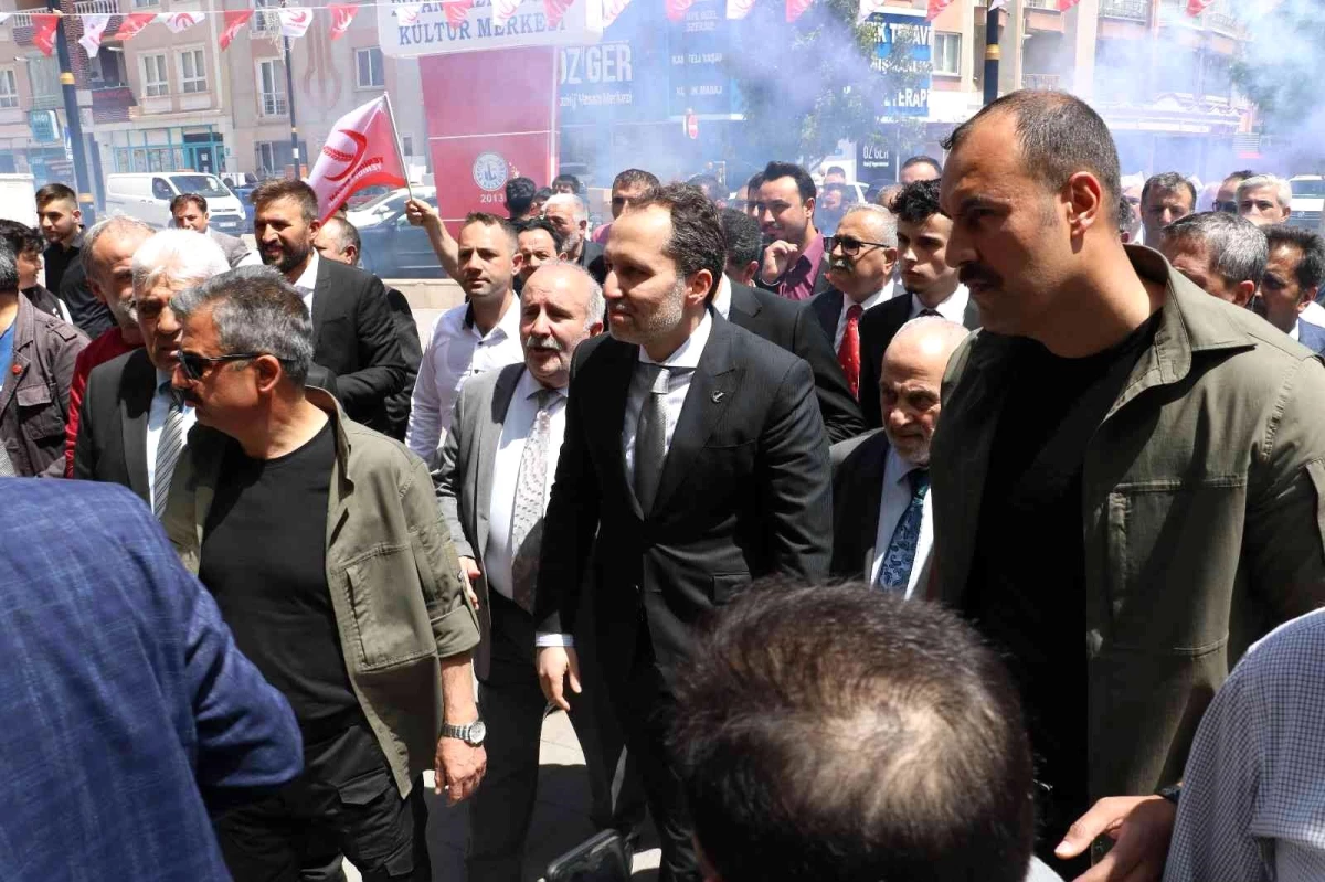 Yeniden Refah Partisi Genel Başkanı Erbakan Sivas\'ta konuştu