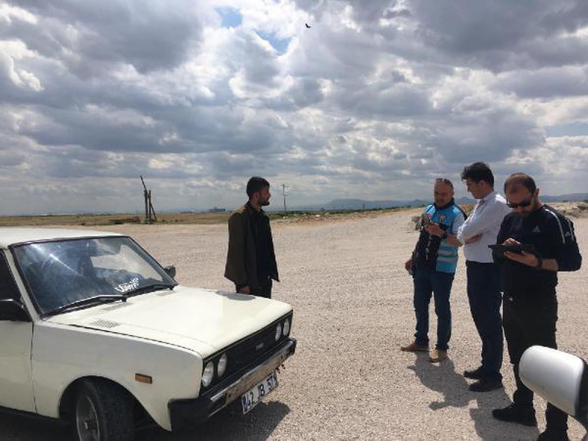 800 yıllık Zazadın Hanı\'nın bahçesinde drift yaptı (2)