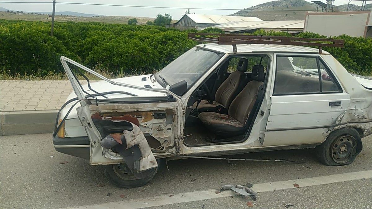 Adana\'da çöp atmak için aracından inen sürücü panelvanın çarpması sonucu öldü