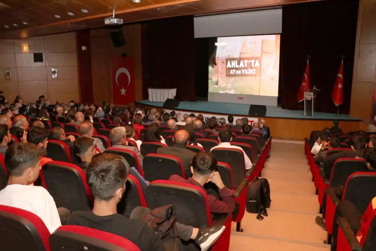 "Ahlat\'ta Ay ve Yıldız, Beyhan ve Haluk Karamağaralı" biyografi belgeseli galası yapıldı