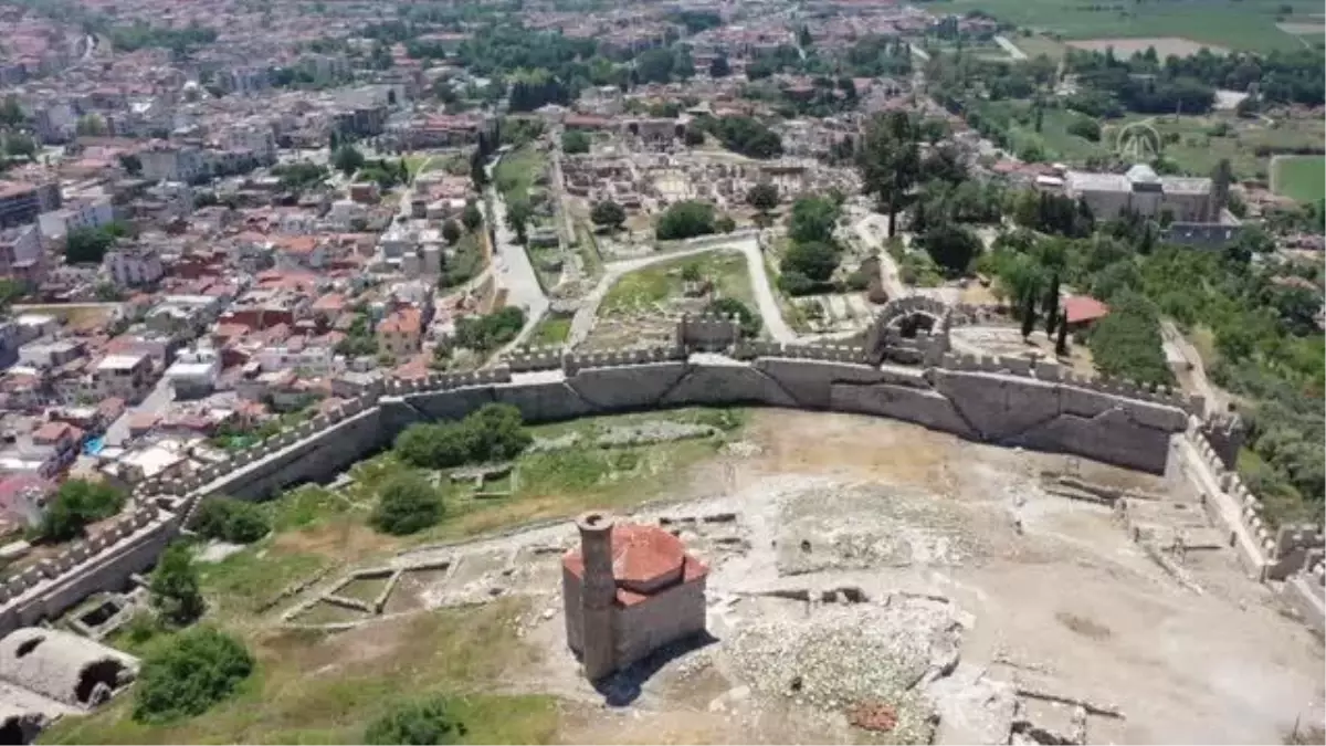 Ayasuluk Tepesi\'nde bulunan iskeletler tarihe ışık tutacak