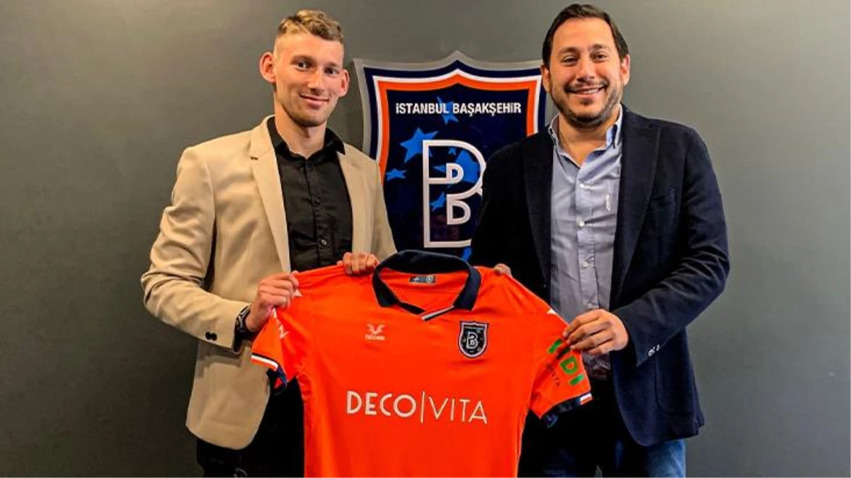 Başakşehir\'den yeni transfer! 24 yaşındaki futbolcu Patryk Szysz ile imzalar atıldı