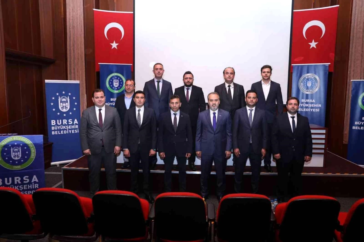 Bursa Büyükşehir Belediyespor Kulübü\'nde Gökhan Dinçer güven tazeledi