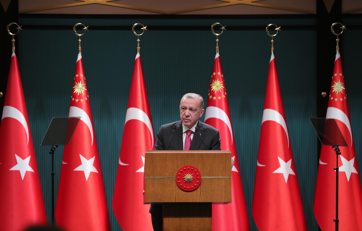 Cumhurbaşkanı Erdoğan: "31 Mayısta sona eren açık cezaevlerindeki hükümlülerin Kovid-19 izinlerini, 31 Temmuz 2023\'e kadar uzatıyoruz."