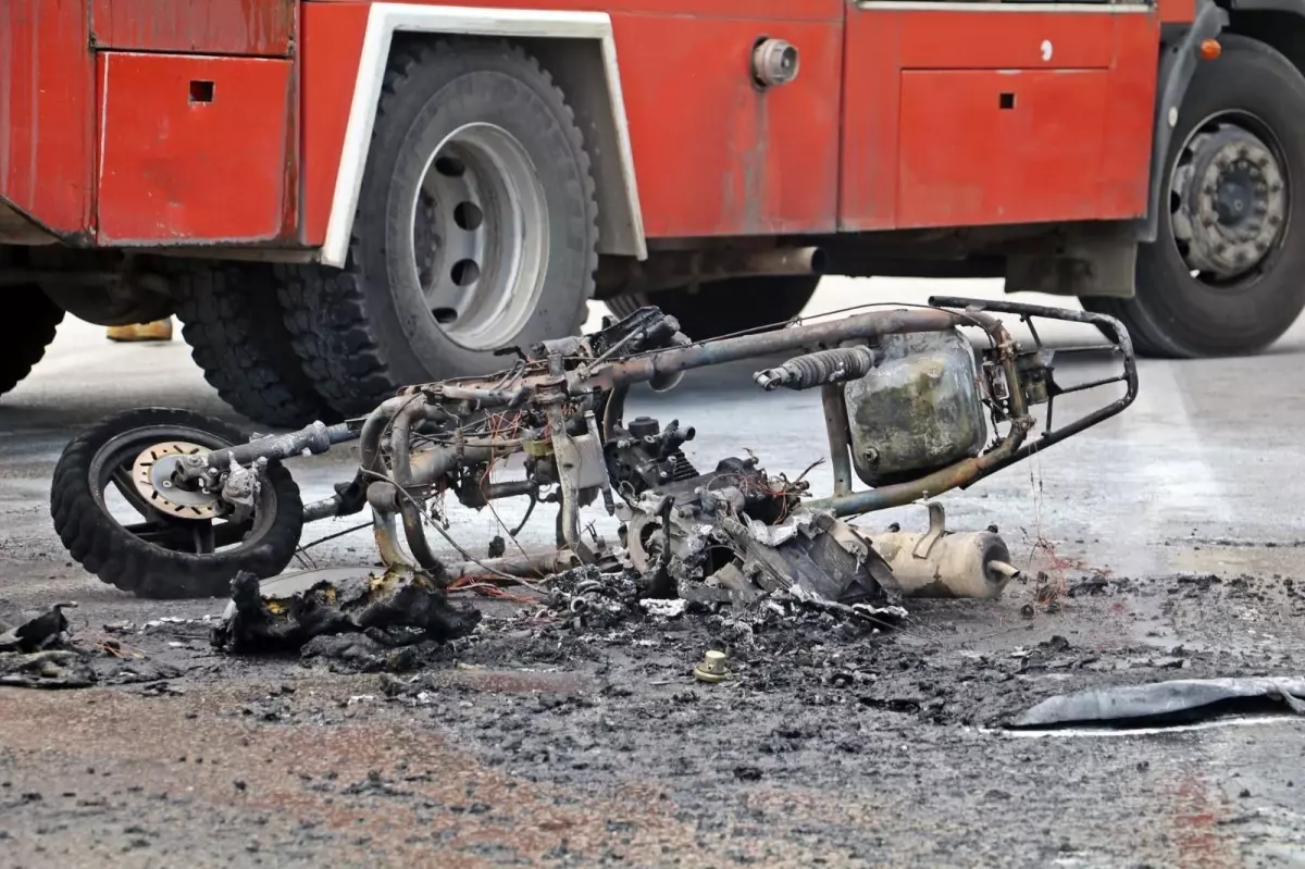 Emanet verdiği motosikletinden geriye yakıt deposunun kapağı kaldı