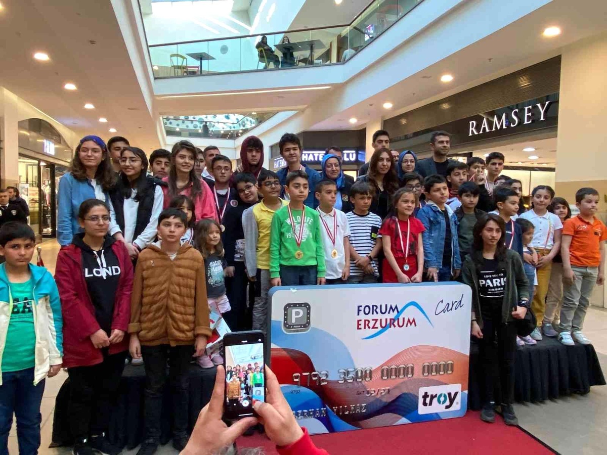 Forum Erzurum\'da geleneksel satranç turnuvası
