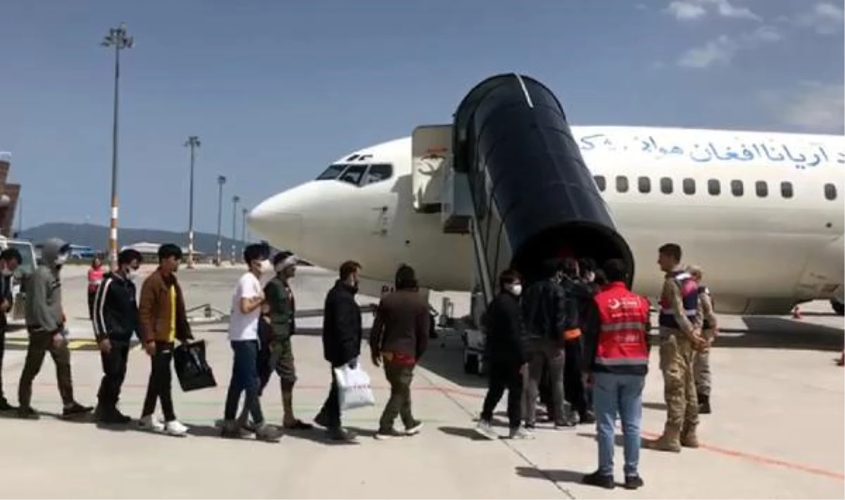 Göç İdaresi Yılbaşından bu yana 28 bin 581 düzensiz göçmen sınır dışı edildi