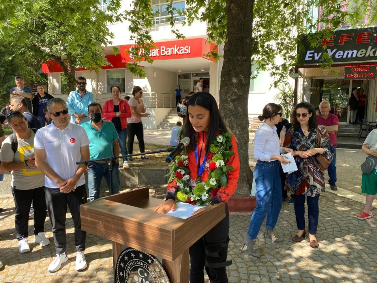 Gymnasiade 2022\'de gümüş madalya kazanan Aleyna Karaca, Balıkesir\'de törenle karşılandı